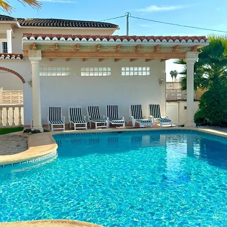 别墅 De Charme Avec Piscine Privee Face A La *