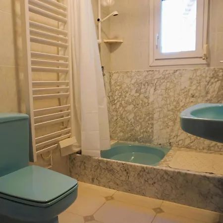 De Charme Avec Piscine Privee Face A La Villa *