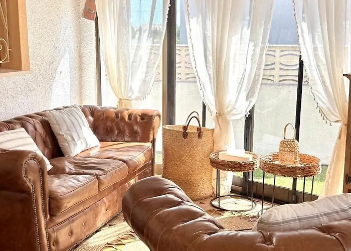 De Charme Avec Piscine Privee Face A La Villa