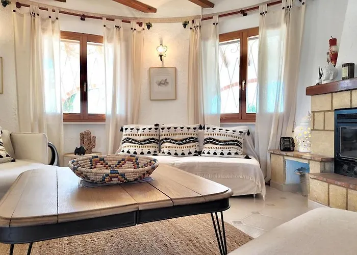 Villa De Charme Avec Piscine Privee Face A La *