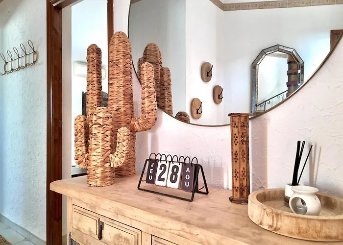 Villa De Charme Avec Piscine Privee Face A La *