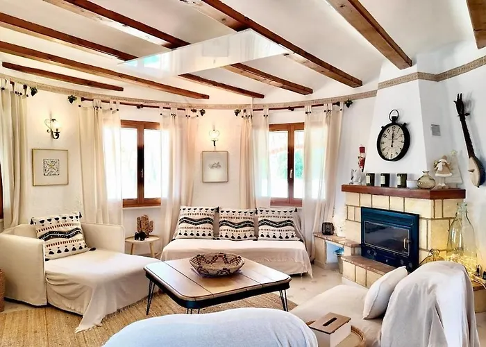 De Charme Avec Piscine Privee Face A La Villa *