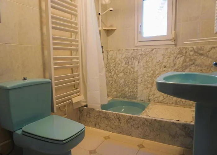 De Charme Avec Piscine Privee Face A La Villa *