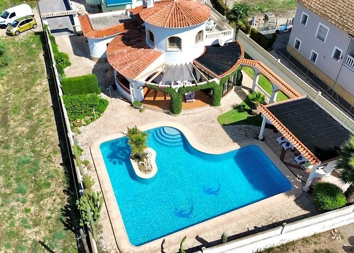 De Charme Avec Piscine Privee Face A La Villa *